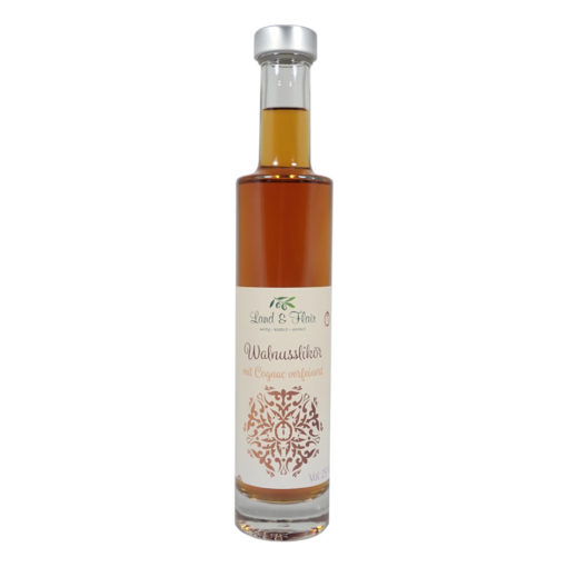 Walnusslikör mit Cognac verfeinert